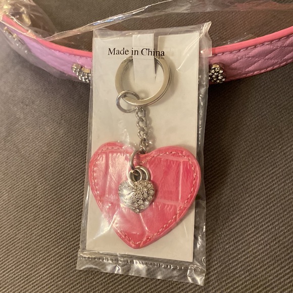 Chrome Bones 18-22” NWT CB Mini Quilt Leather Dog Collar with Heart Keychain, - Picture 4 of 4